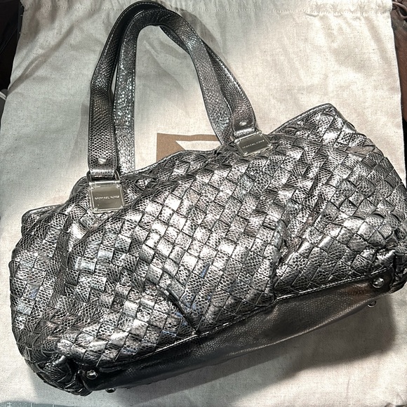 *FLASH SALE* MICHAEL Michael Kors • Limited Edition Silver/Gunmetal Woven Bag - Picture 1 of 9